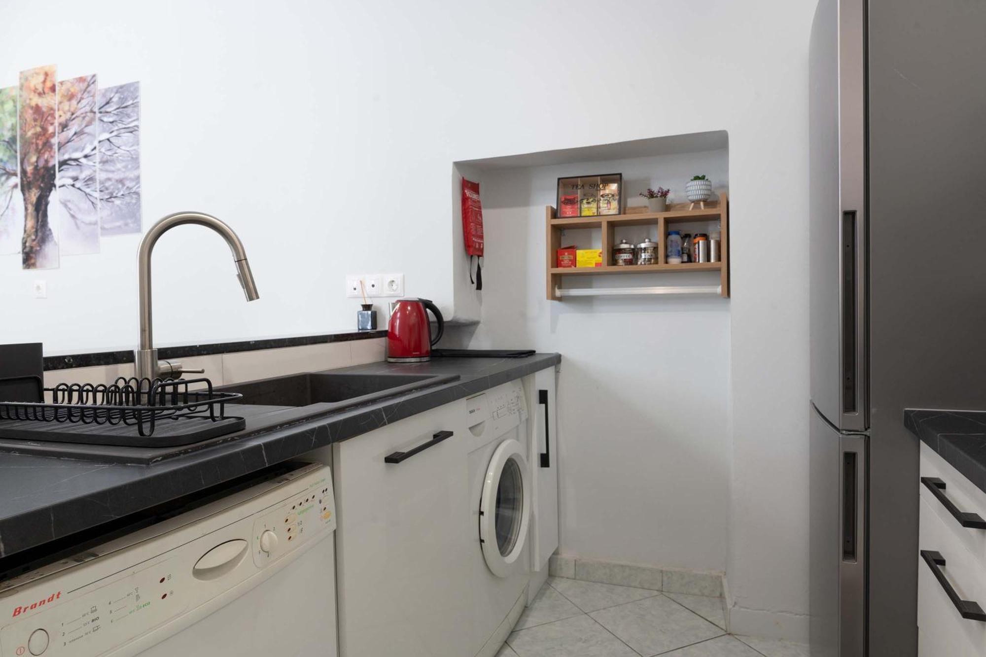 Private Spacious Apartment Атина Екстериор снимка